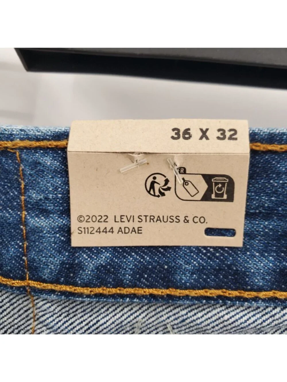 Levi's 501 Original Straight Leg Fit Jeans Denim Pants Men Size 36 x 32 NWT